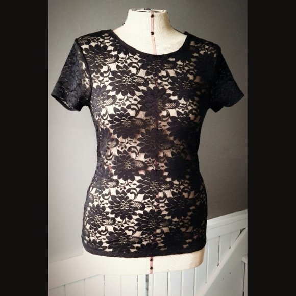 Forever 21 Black Floral Lace Top Size M - Picture 10 of 13